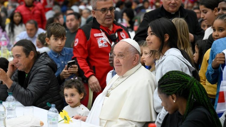 Papa no dia dos pobres.jpeg